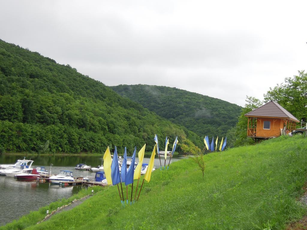 Hotel Yacht Club Mayak Dnistrivka Oda fotoğraf