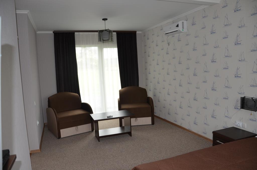 Hotel Yacht Club Mayak Dnistrivka Oda fotoğraf