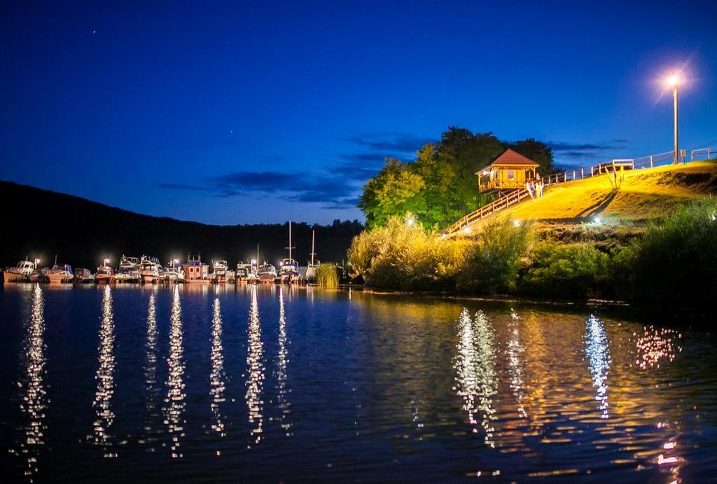Hotel Yacht Club Mayak Dnistrivka Oda fotoğraf
